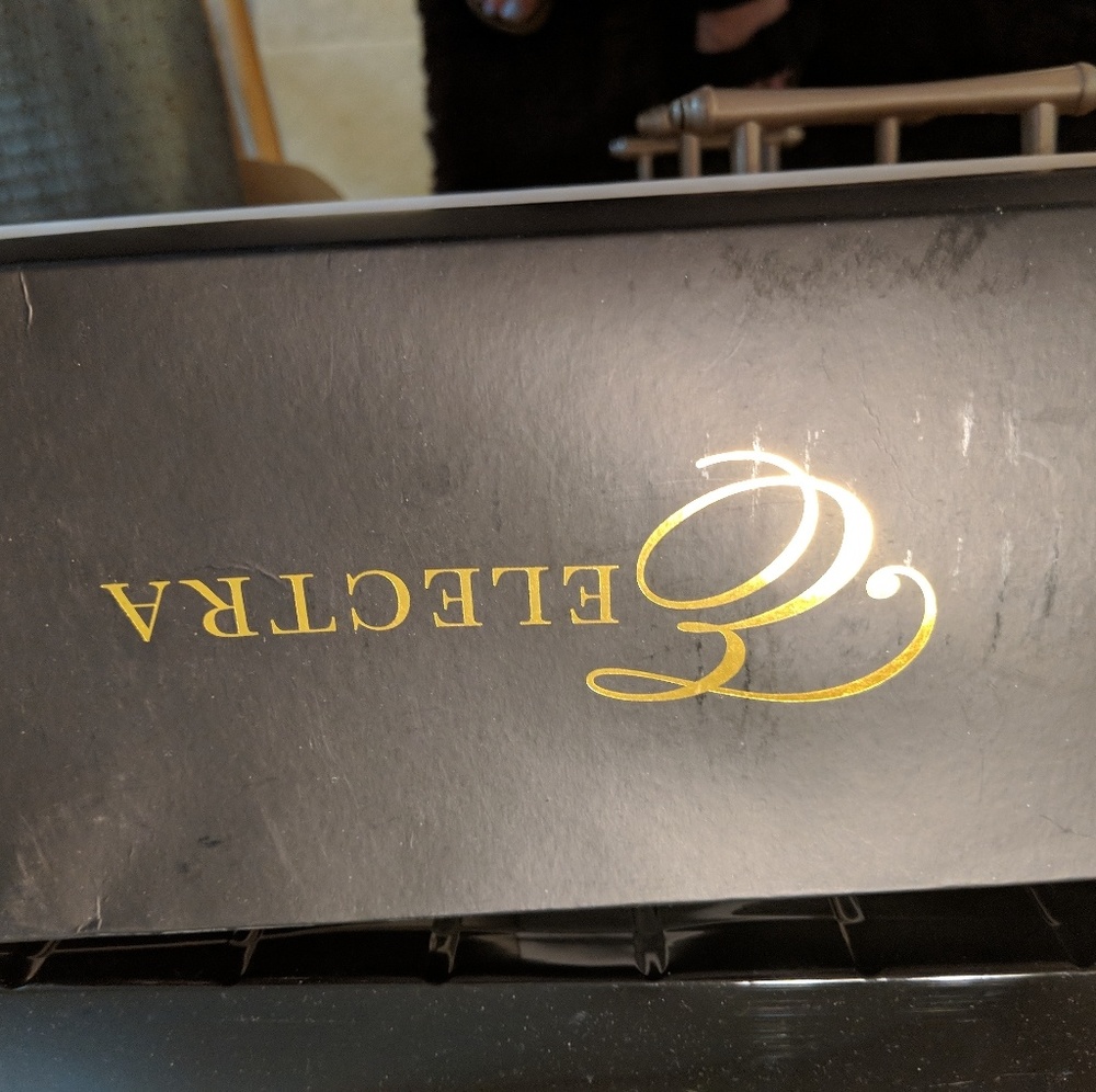 Ekectra hair straightening brush